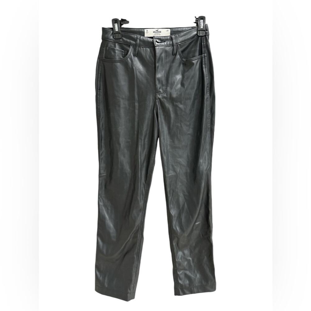 Hollister Women's Pants Black
Size W26 Vegan Leather Ultra
High Rise Flat Front